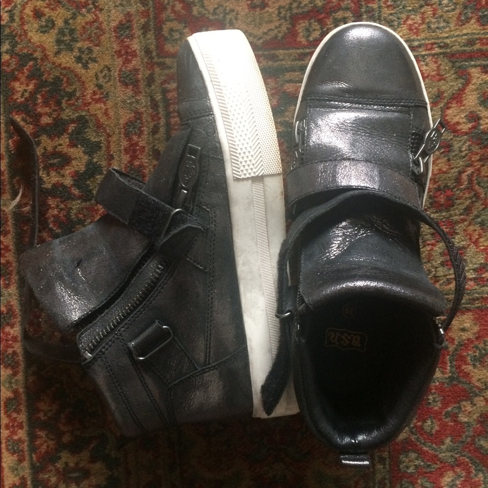 Leather shoes